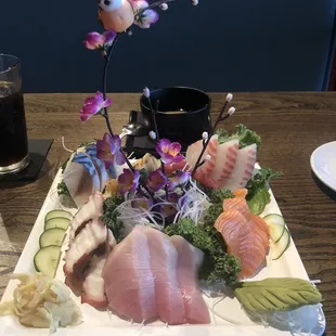 Imperial Sashimi Platter (21 pieces Chef's Choice)