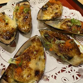 H4 Baked New Zealand Mussel in Dynamite Sauce