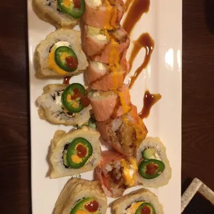 Lobster roll and the heat roll. Both were very good. Good portion sizes for sushi