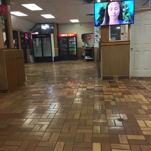 Entrance, drink fountain and fridge, paying counter