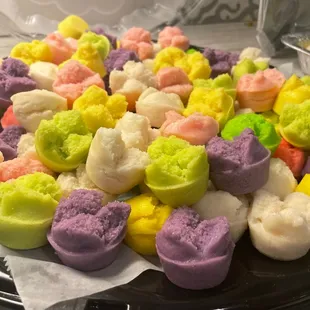Assorted puto