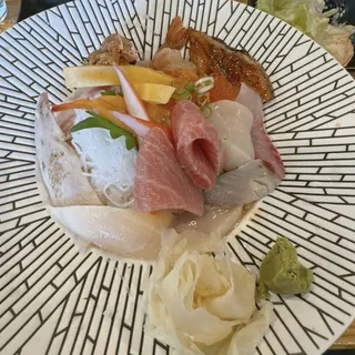 B10. Deluxe Chiarashi Donburi