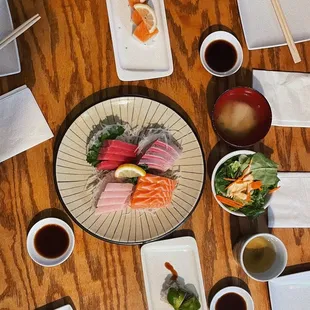 Sashimi Deluxe, Caterpillar roll, Washington roll @lesminaddio