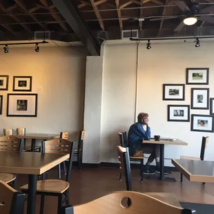 Relaxing, modern and clean decor. Tons of study space.