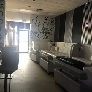 Nice ambiance, turns into a lounge on weekends