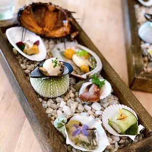 Crowded beach: oyster, uni, limpets, scallop, abalone, mussles, blood clam | IG: happyfoodieoc
