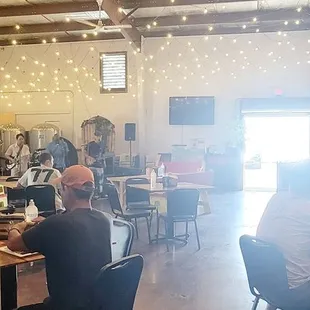 Interior (08/11/24). @KalihiBeer #Kalihi #Oahu #Hawaii #CraftBeer #Beer #DrinkPorn