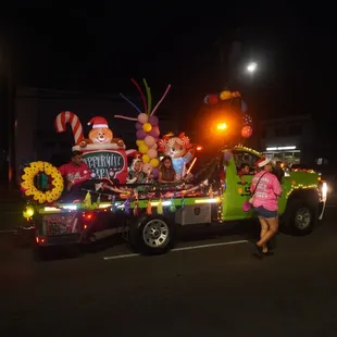 Nice Christmas decor float *11/29/24