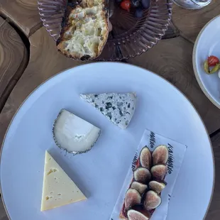 Spanish cheese plate served with fig and toasted bread with olives