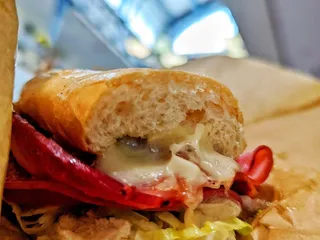 Roe's Deli Station