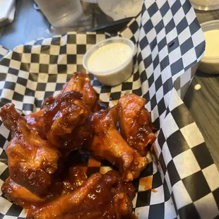 I&apos;m OBSESSED with the sriracha honey wings. Sooooo good!