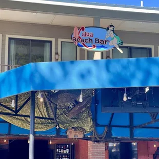 Kalua Beach Bar, Tavares, Florida.