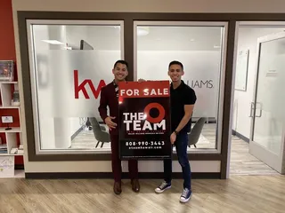 Kapiolani Signs