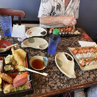 I'm not exactly sure what my daughter ordered it was 4 rolls but I ordered "Oh my God" B got the lunchbox