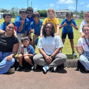 Hui 2 kumus (teachers) hanging with some students during recess
