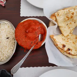 Butter chicken with garlic naan