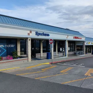 Besides Spectrum, this unit houses Panda Express, Subway, Sumo Ramen, Jamba Juice, and Starbucks
