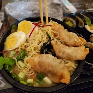 Gyoza Ramen