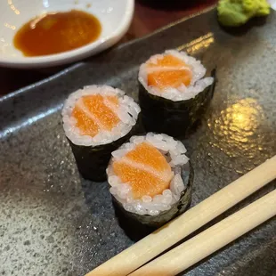 Salmon roll (8)