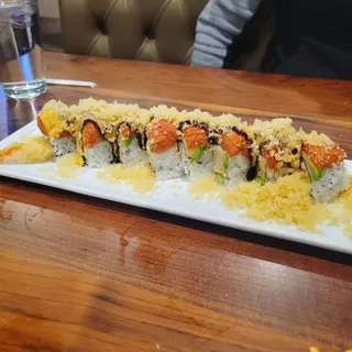 S10. Spicy Tuna and Avocado Roll