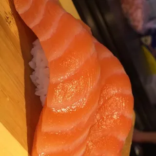 Salmon / Nigiri