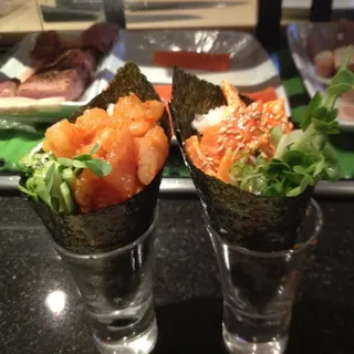 Spicy salmon hand Roll