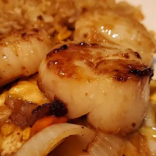 Fried rice &amp; scallops.