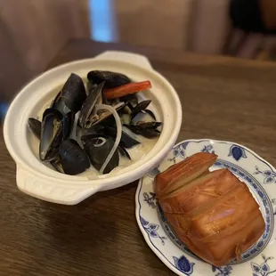k. Tom Kha Mussels