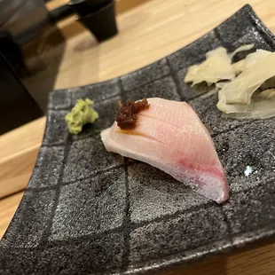 Hamachi nigiri