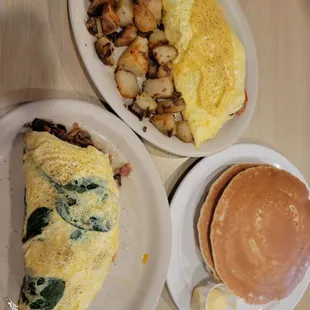 House omelet with fried  Potato, Spinach,  mushroom bacon cheese omelet with house pancakes
