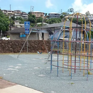 Aaaah, I see they kept the original old gym &amp; swing equipment. Only they moved it to a different location within the park.