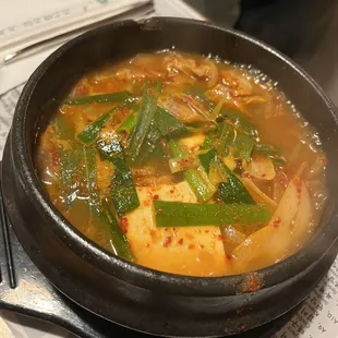 kimchi stew (kimchi jigae)