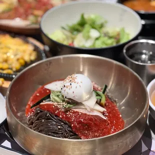 Buckwheat noodles with red pepper paste (비냉)