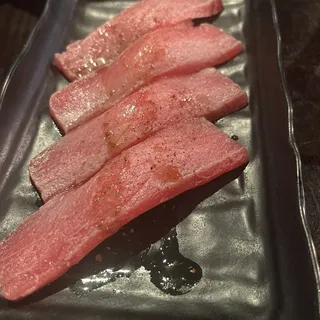 Pepper tuna sashimi