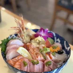Lux chirashi bowl