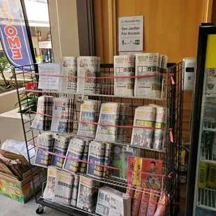 Very few places bring in Chinese newspapers, but Kanjico has it.
