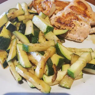 Hibachi salmon and zucchini (low carb)