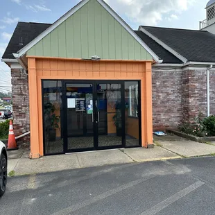 the entrance to the restaurant