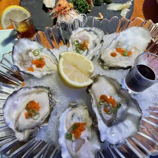 Fresh Raw Selected Oysters Platter