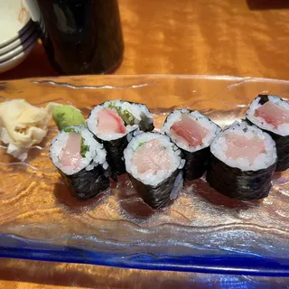 Yellowtail Scallion Roll