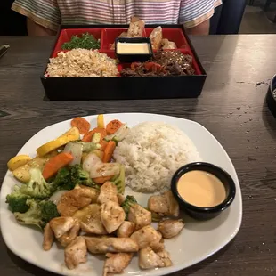 Hibachi chicken, grilled veggies and steamed rice.