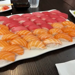 Salmon and tuna nigiri