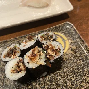 Salmon skin maki