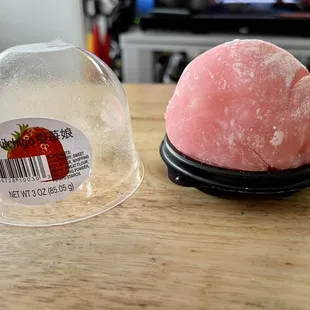 Strawberry cheesecake mochi