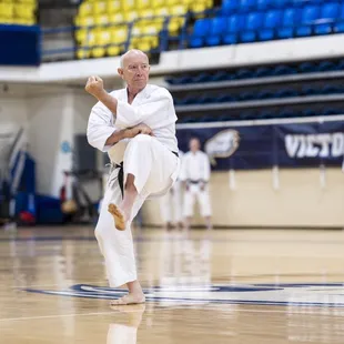 Mike Lyon performs Tekki Sandan form.