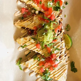 Tres Cerdos Quesadilla