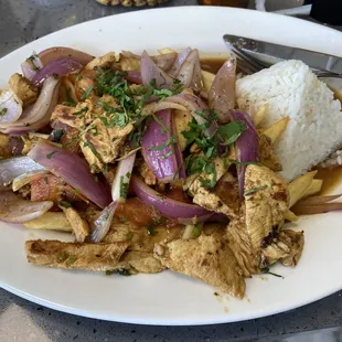 Pollo saltado