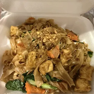 Pad see ew tofu