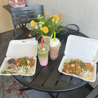 Combination Chicken and Shrimp Pad Thai