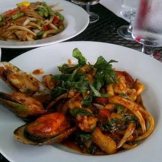 16. Bangkok Seafood Delight